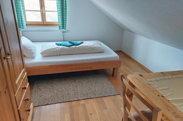 Einzelzimmer mit französischem Bett